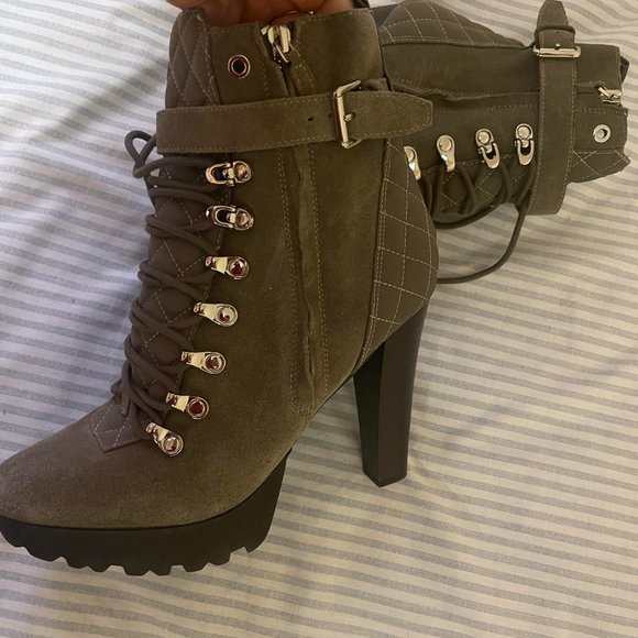 Guess Suede Ankle boots NEW WITHOUT BOX - Picture 2 of 2